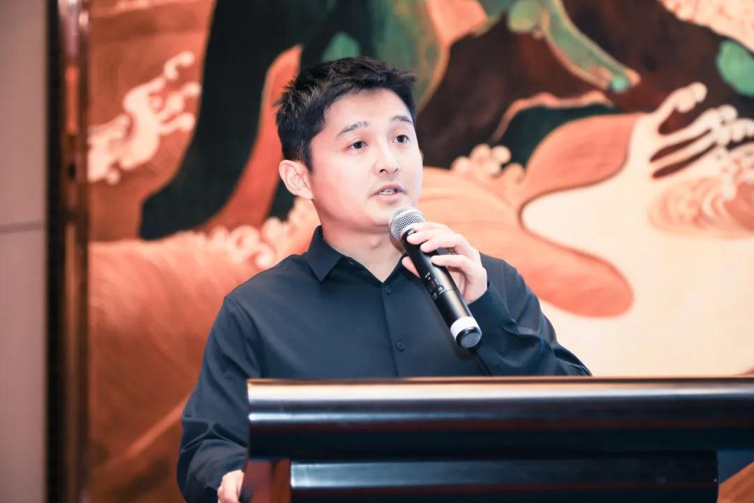 海南省腫瘤防治協(xié)會(huì)副秘書長蔡耀慶主持選舉會(huì)議.jpg