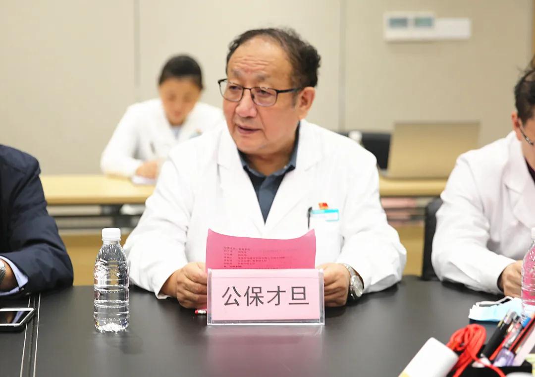 公保才旦書記.jpg