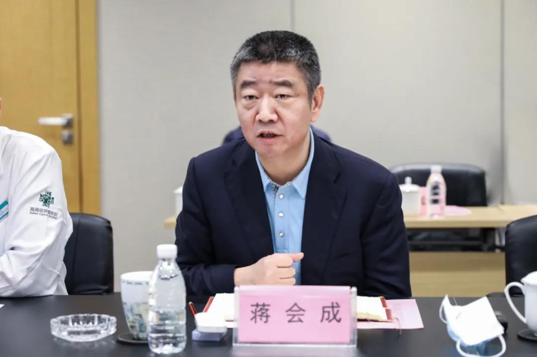 北京大學(xué)腫瘤醫(yī)院季加孚院長一行蒞臨我院考察指導(dǎo)8.jpg