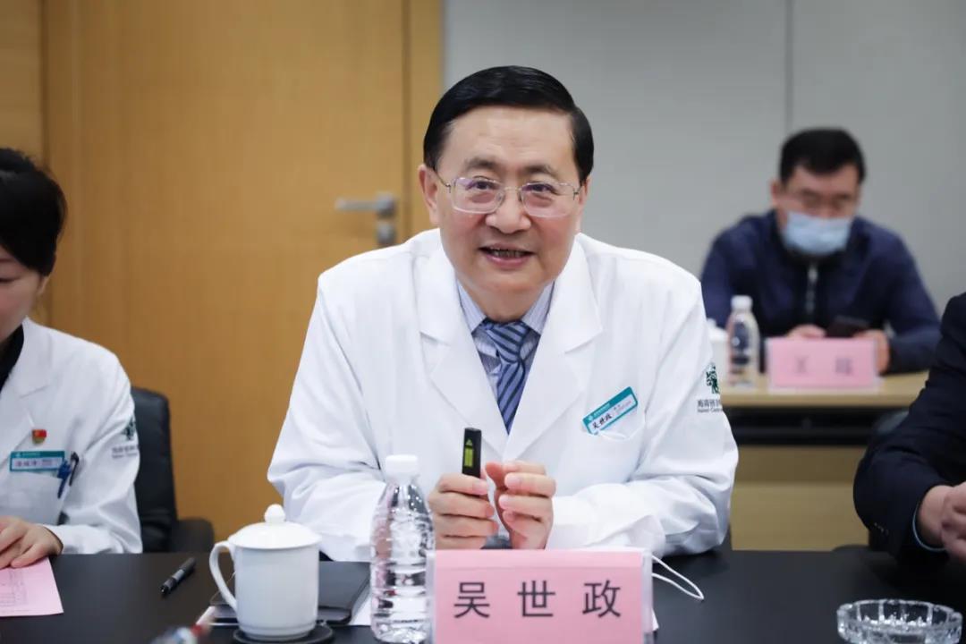 北京大學(xué)腫瘤醫(yī)院季加孚院長一行蒞臨我院考察指導(dǎo)10.jpg