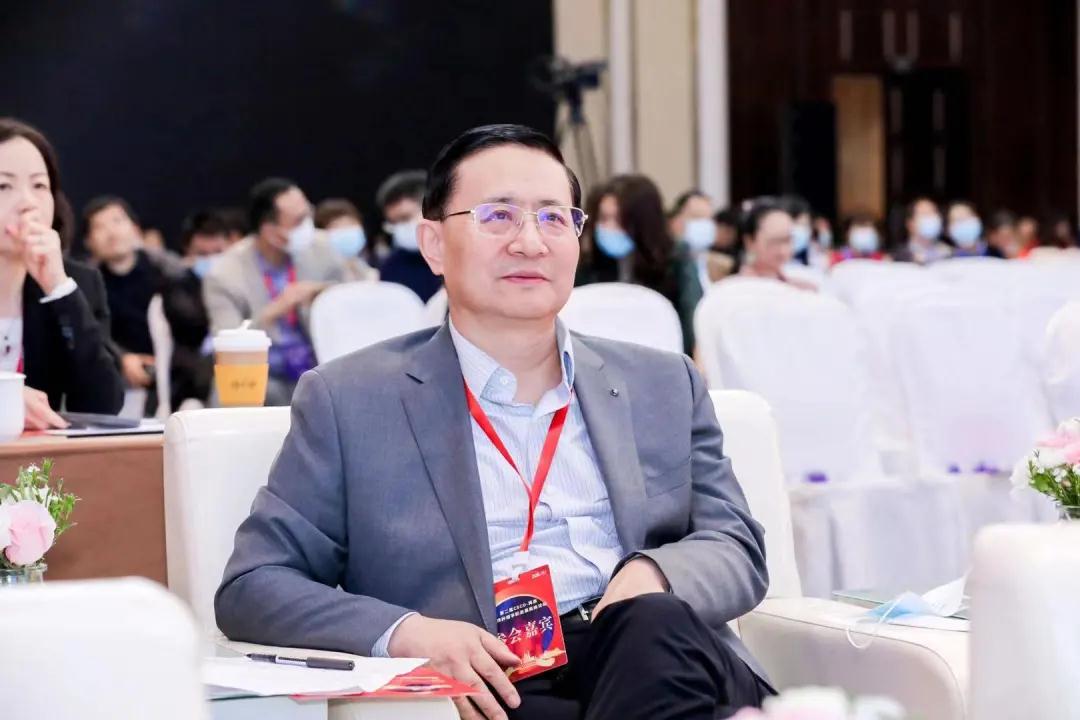吳世政院長參會.jpg