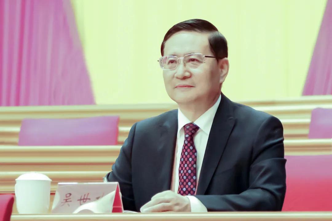 吳世政教授作為主席團成員在主席臺就座.jpg