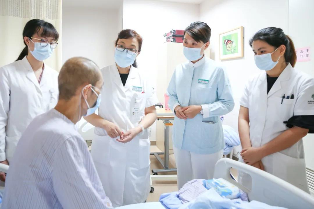 我院專家團(tuán)隊(duì)為國內(nèi)首例多發(fā)性骨髓瘤患者成功“護(hù)航”1.jpg
