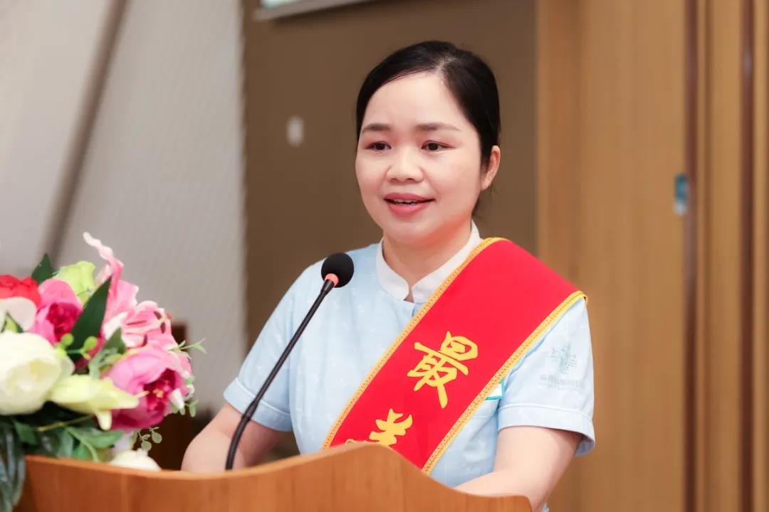 最美護(hù)士長代表林碧玲護(hù)士長發(fā)言.jpg