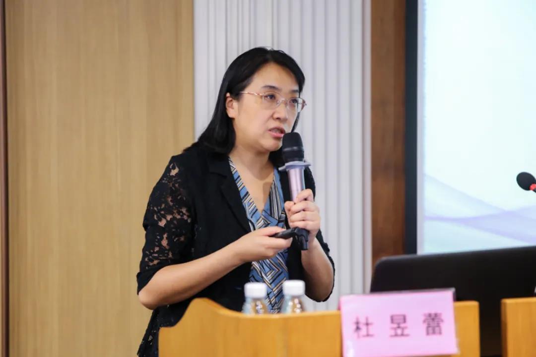 北京中衛(wèi)云醫(yī)療數(shù)據(jù)分析與應(yīng)用技術(shù)研究院杜昱蕾副院長現(xiàn)場輔導(dǎo).jpg