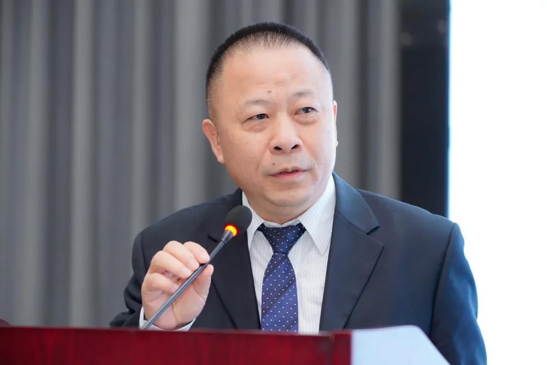 大會(huì)主席周衛(wèi)平致辭.jpg