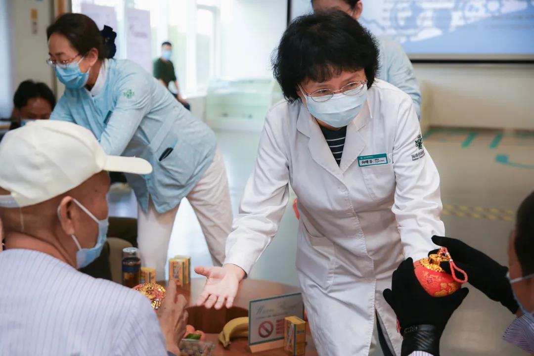 海南省腫瘤醫(yī)院胸部腫瘤中心組織“世界癌癥日”患教活動6.jpg