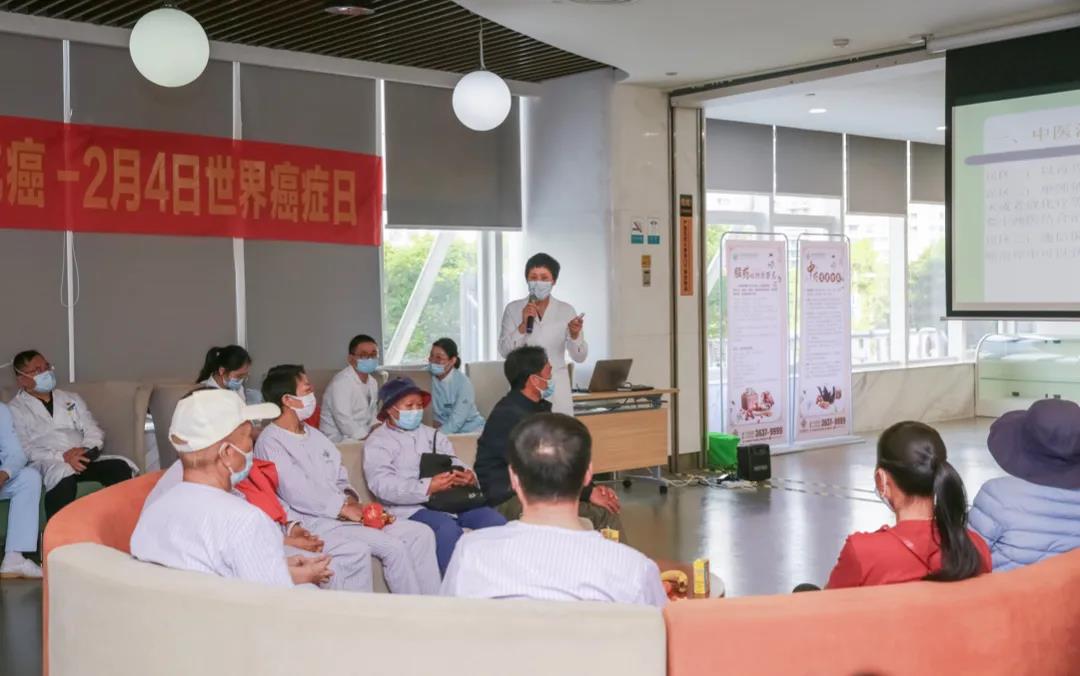 海南省腫瘤醫(yī)院胸部腫瘤中心組織“世界癌癥日”患教活動7.jpg
