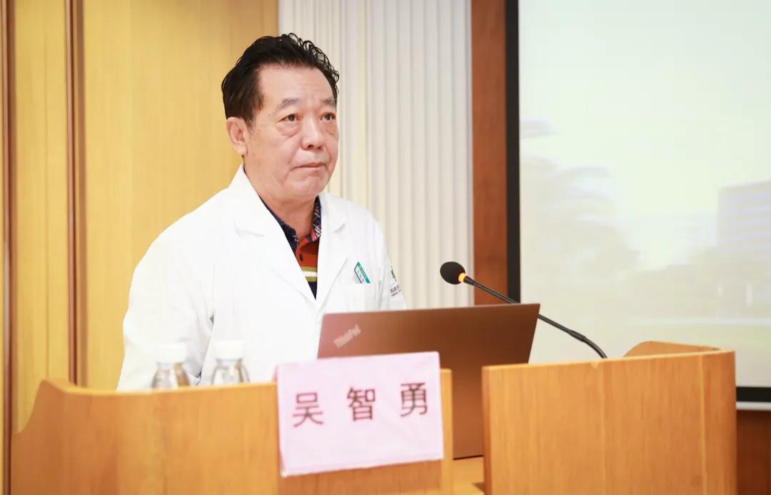 海南省腫瘤醫(yī)院副院長、海南成美醫(yī)院執(zhí)行院長吳智勇主持.jpg