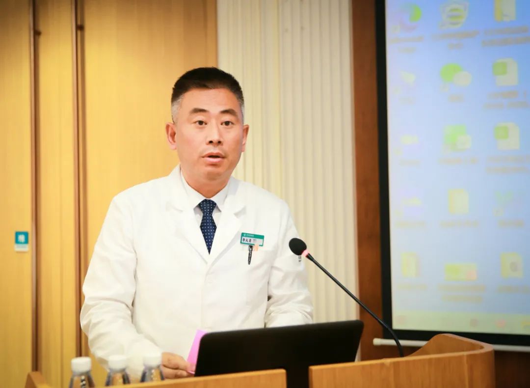 李大勇副院長主持大會.jpg