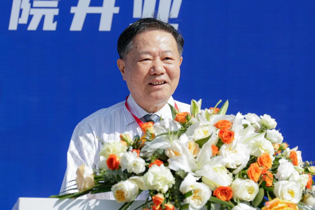 海南省人民政府原常務(wù)副省長、省人大常委會(huì)原副主任.jpg