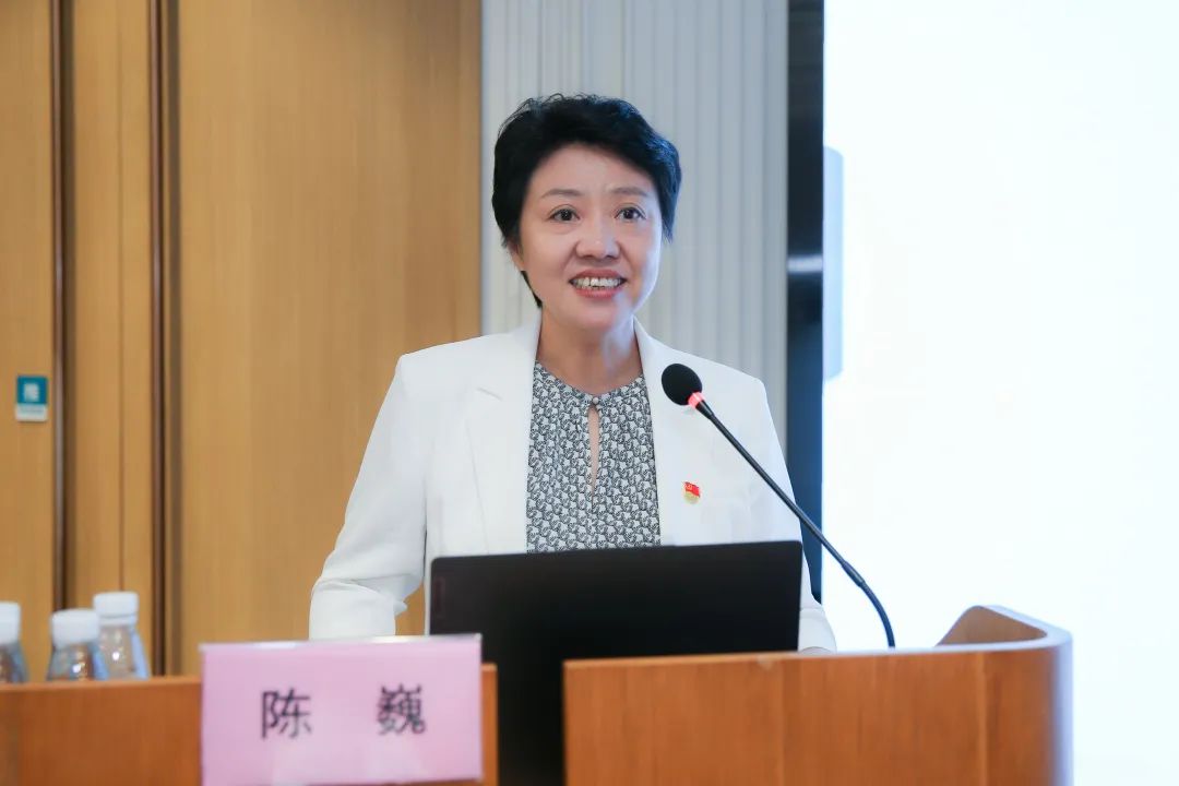海南第一投資集團(tuán)“七一”表彰大會(huì)暨學(xué)習(xí)省第八次黨代會(huì)精神講座在我院召開2.jpg