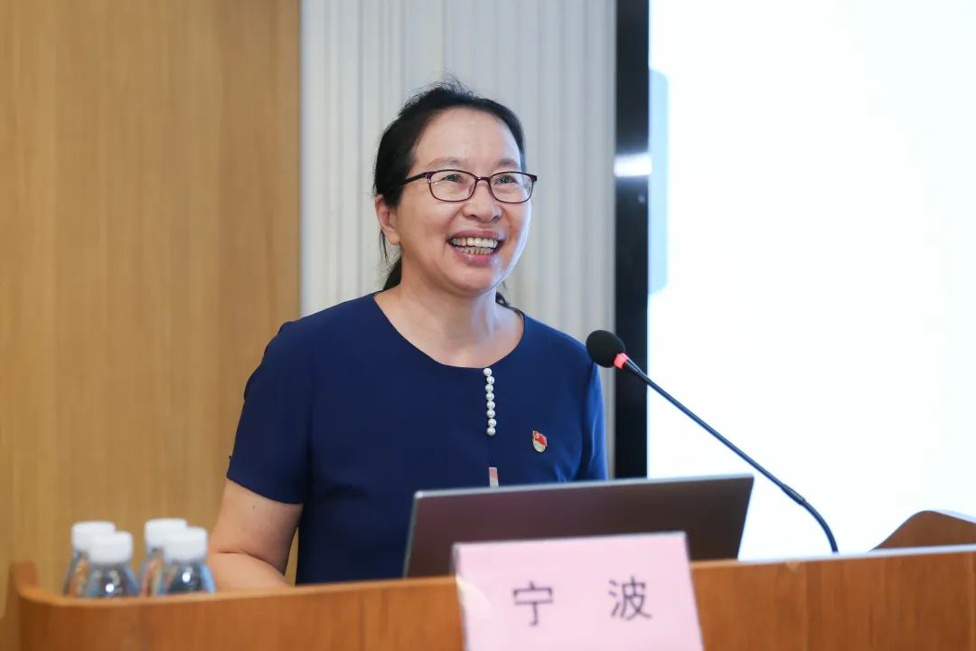 海南第一投資集團(tuán)“七一”表彰大會(huì)暨學(xué)習(xí)省第八次黨代會(huì)精神講座在我院召開4.jpg