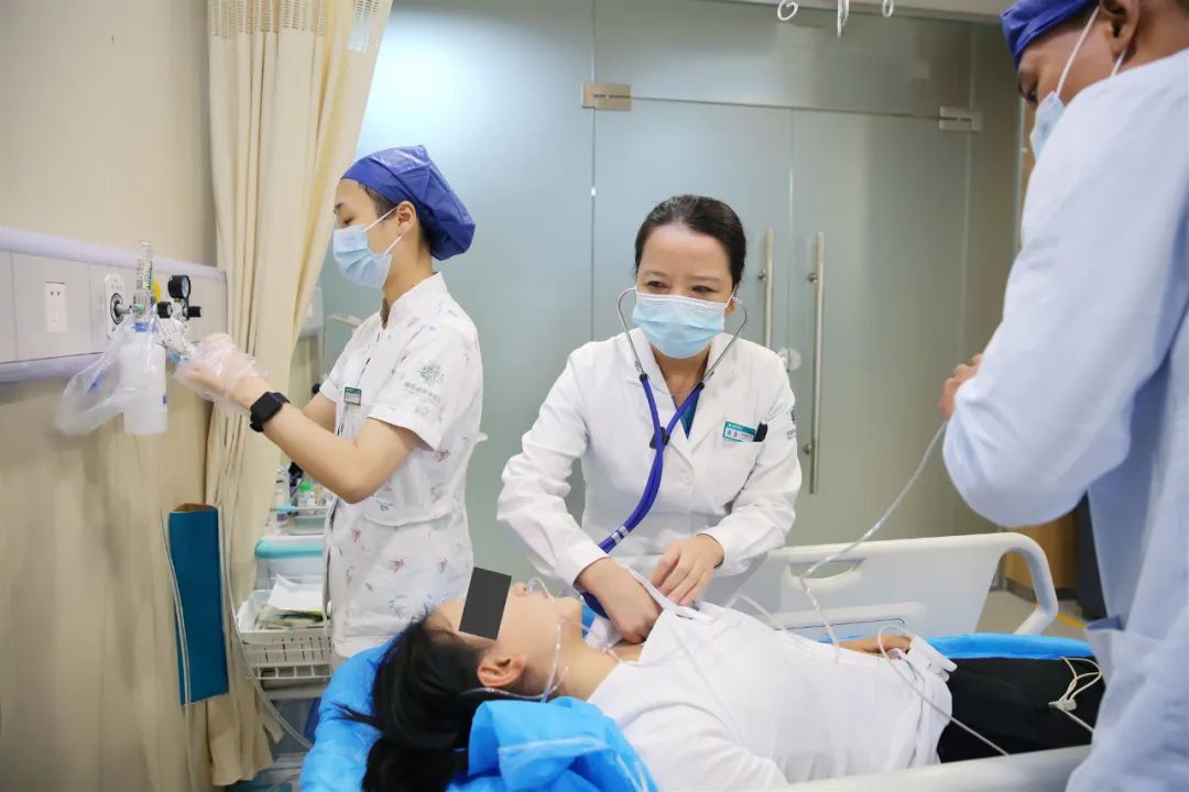 海南省腫瘤醫(yī)院高質(zhì)量完成消博會醫(yī)療保障任務(wù)2.jpg