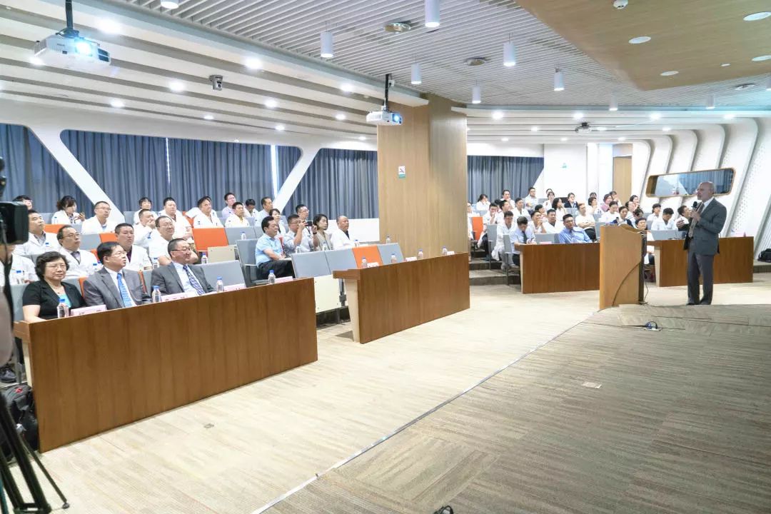 梅奧來了！兩地醫(yī)學(xué)專家椰城“論劍”1.jpg