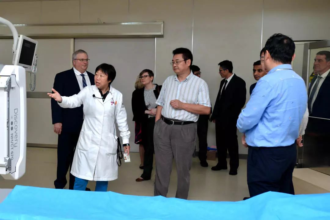 梅奧診所代表團(tuán)參觀訪問(wèn)海南省腫瘤醫(yī)院3.jpg