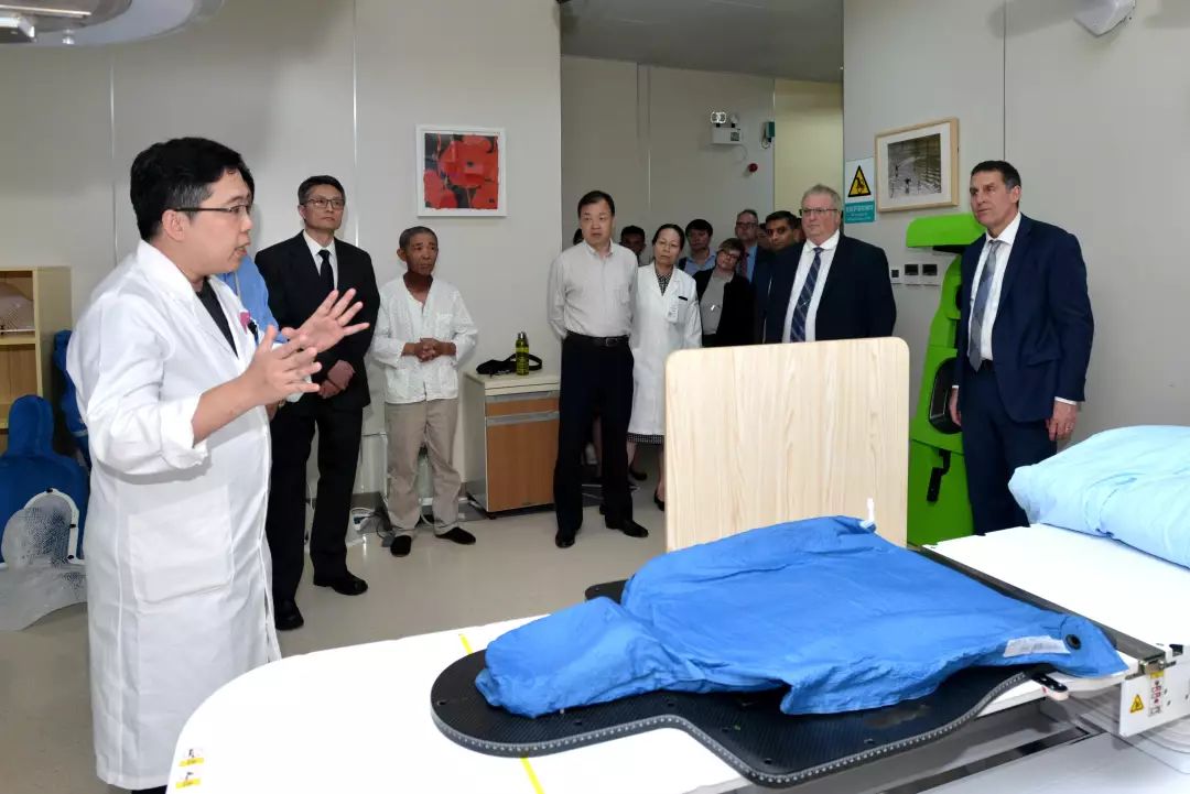 梅奧診所代表團(tuán)參觀訪問(wèn)海南省腫瘤醫(yī)院4.jpg