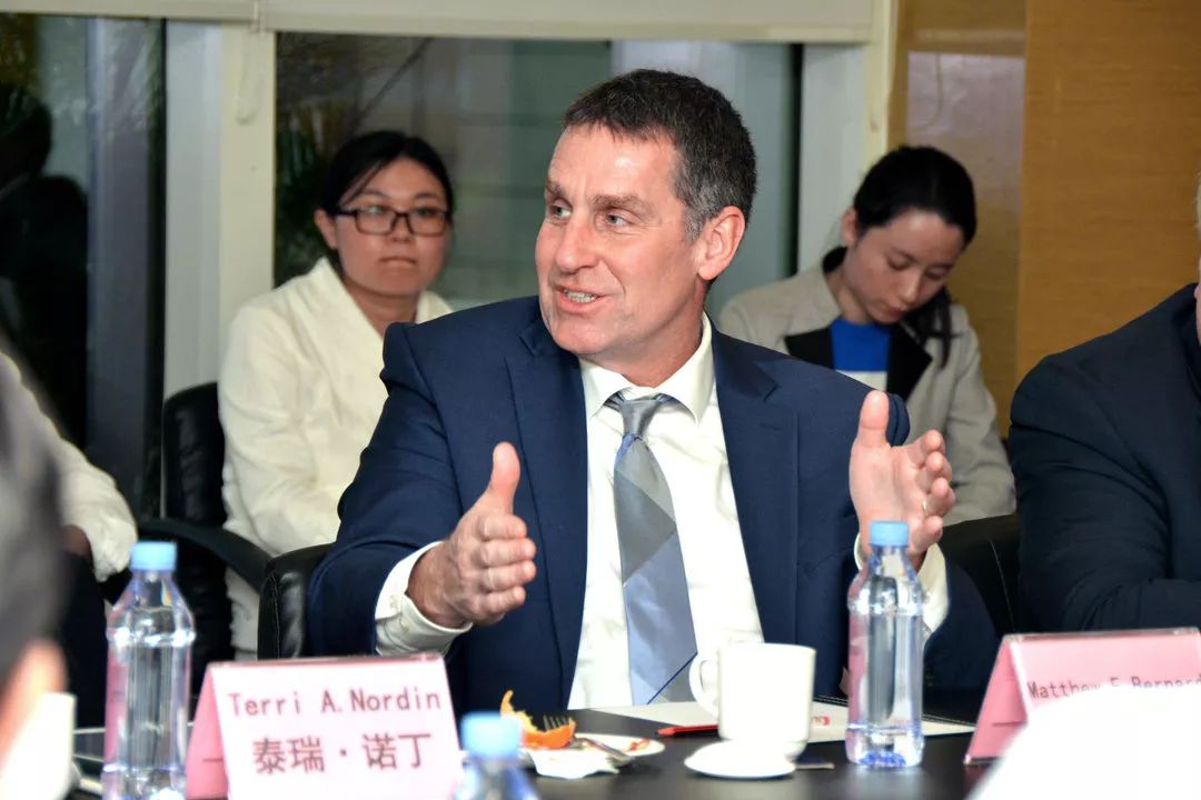 梅奧診所代表團(tuán)參觀訪問(wèn)海南省腫瘤醫(yī)院11.jpg