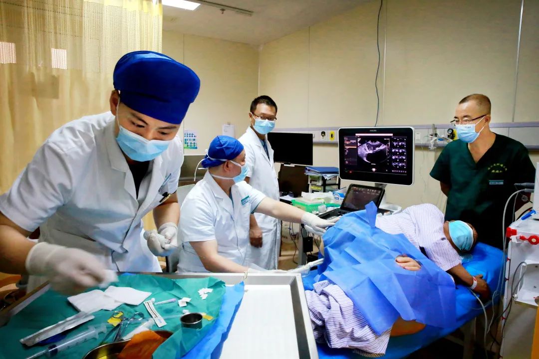 海南省腫瘤醫(yī)院開展無痛超聲引導前列腺活檢技術1.jpg