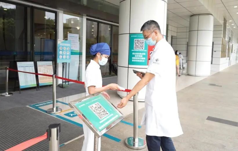 防疫抗癌兩不誤 海南省腫瘤醫(yī)院多措并舉保障患者正常就醫(yī)2.jpg