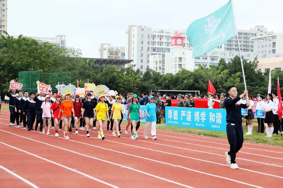 運(yùn)動(dòng)點(diǎn)燃激情 拼博成就夢(mèng)想 —我院代表隊(duì)參加海南醫(yī)學(xué)院運(yùn)動(dòng)會(huì)連創(chuàng)佳績1.jpg